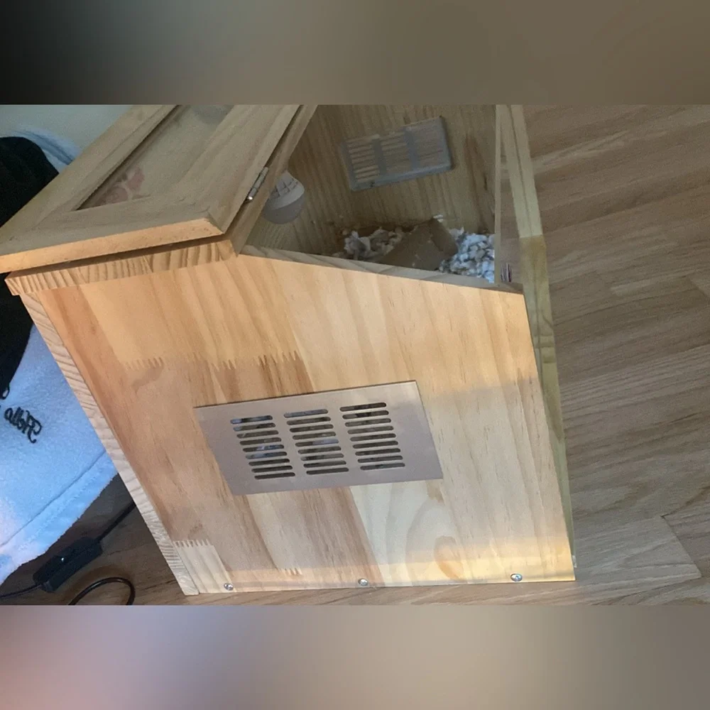 Hamster cage (like new) three hideouts all clean